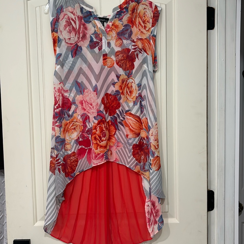Ladies floral high/low sheer top with pleats